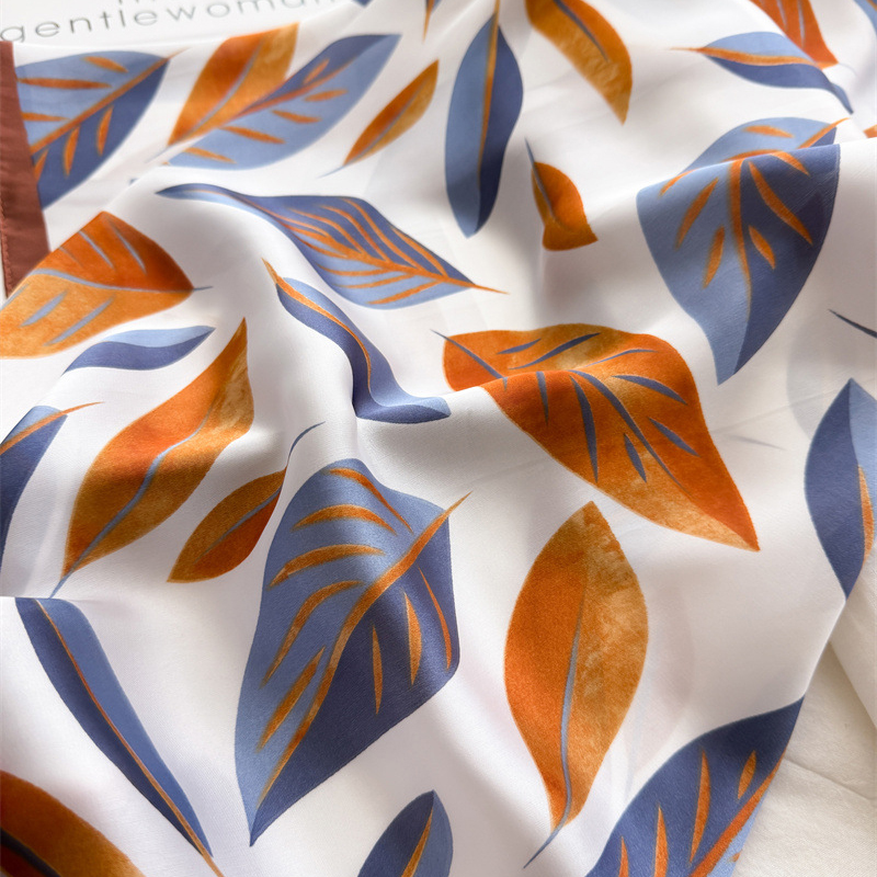 Luxury Brand Print 70cm Square - Face Scarf Mask recension och pris